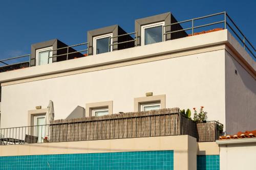a house with a swimming pool on top of it at La Concha Alegre, Duplex in Trafaria in Trafaria