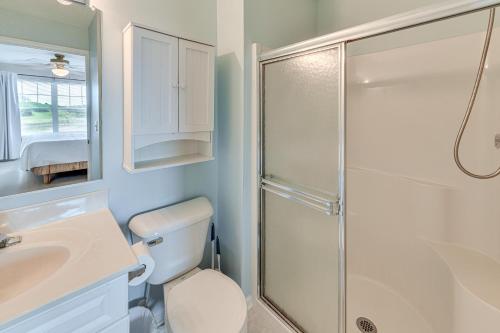 Vannituba majutusasutuses Private Beach and Bay Views Retreat in Ocean View