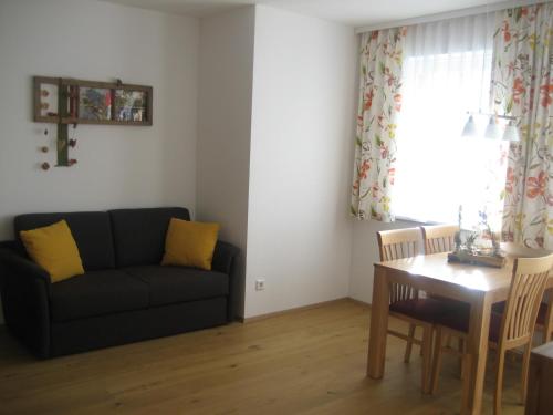 a living room with a couch and a table at Appartement Alpenglück in Aich