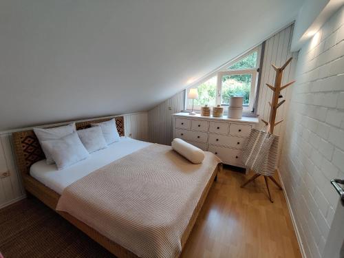 Postel nebo postele na pokoji v ubytování Ferienhaus Hygge viel Natur, Ruhe am Kamin , Wandern, Kochen