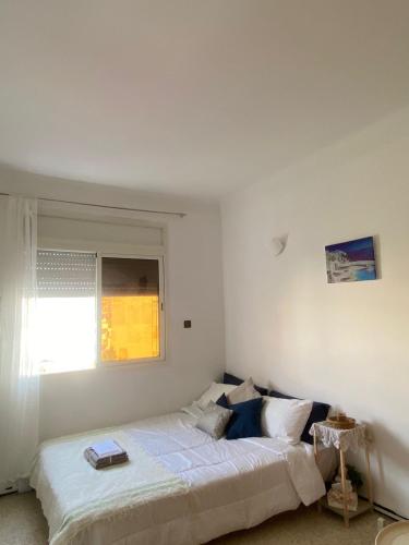 Ένα ή περισσότερα κρεβάτια σε δωμάτιο στο Chambre d'hôte dans un appartement