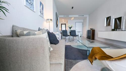 Khu vực ghế ngồi tại SUNSET WAVES sweet apartment