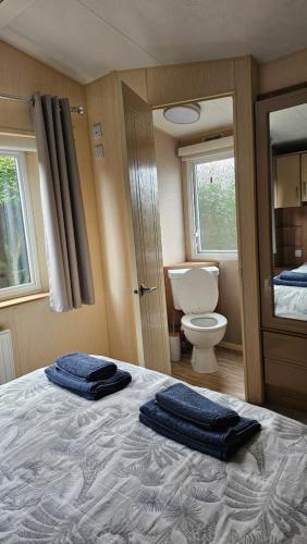Ένα ή περισσότερα κρεβάτια σε δωμάτιο στο The Lake District Caravan