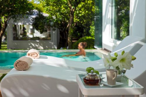 a woman in a pool with a child in the tub at La Medusa Hotel - Dimora di Charme in Castellammare di Stabia