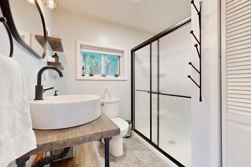 Koupelna v ubytování Dark Harbour Cottage