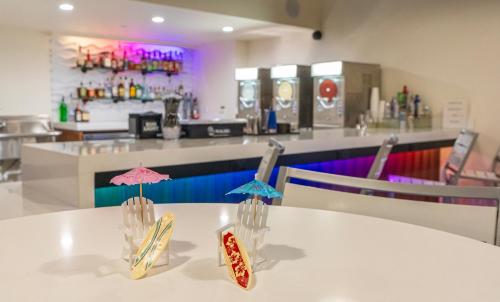 a table with two umbrellas on it in a restaurant at Holiday Inn New Orleans-Downtown Superdome by IHG in New Orleans