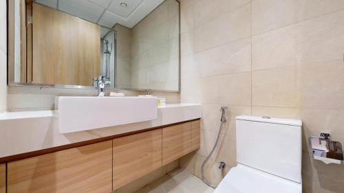 Ένα μπάνιο στο Azizi Riviera 29 - Aesthetic Studio in Meydan