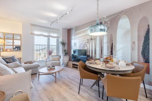 Malaga Skyline 8 Pool & Parking Free