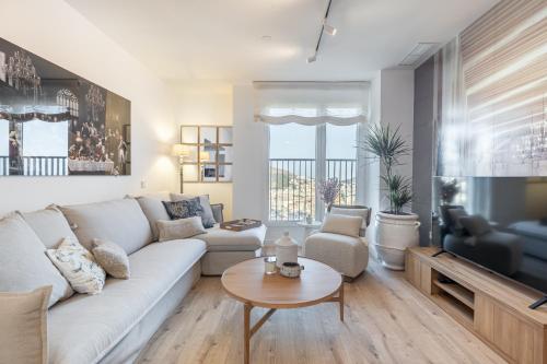 Malaga Skyline 8 Pool & Parking Free