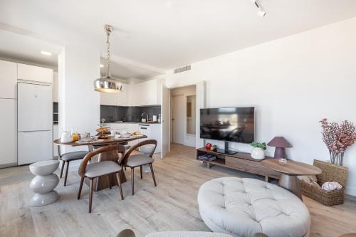 Malaga Skyline 9 Pool & Parking Free