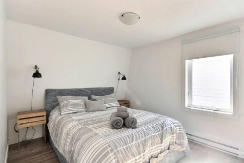 a bedroom with a bed with a teddy bear on it at Confo27 Chute-Montmorency in Quebec City