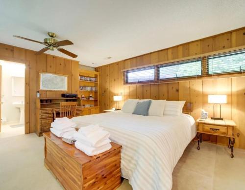 Ένα ή περισσότερα κρεβάτια σε δωμάτιο στο Smokey Vista Lodge