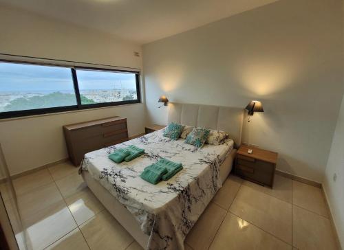Ένα ή περισσότερα κρεβάτια σε δωμάτιο στο 1 Bedroom Apartment with a View