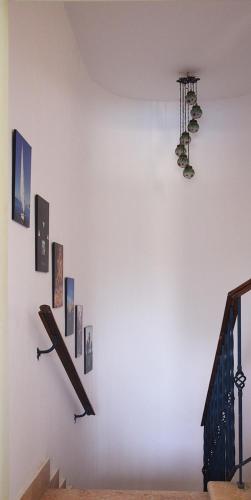 TV a/nebo společenská místnost v ubytování Sandorini Villa for Rent