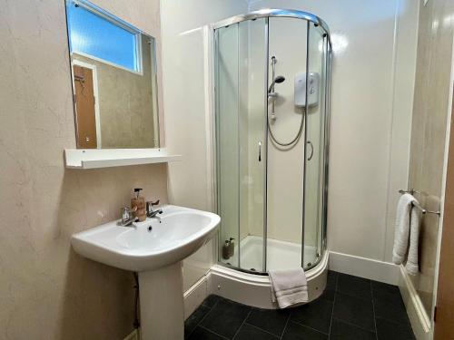 Ένα μπάνιο στο Clarence Quarters Self-Catering Guest House