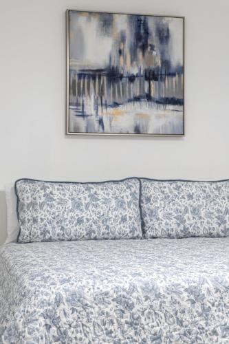 Postel nebo postele na pokoji v ubytování Nice,Stylish King Bed Studio