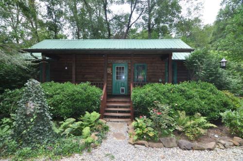 Κήπος έξω από το Creekside Hideaway