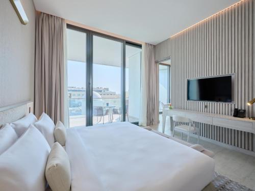 Cama o camas de una habitación en Arabella Beach Hotel Kuwait, Vignette Collection by IHG