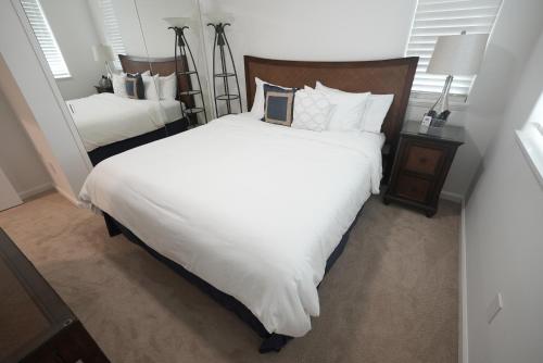 Ένα ή περισσότερα κρεβάτια σε δωμάτιο στο Paradise Ohana Ocean View Oasis with community Pool, Spa, Gym and Rec Area with PingPong, Air Hockey and Foosball