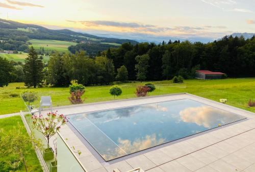 Bazén v ubytování Ferienwohnungen mit privater Sauna und traumhaften Salzwasser-Pool nebo v jeho okolí