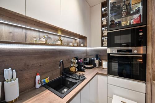 Η κουζίνα ή μικρή κουζίνα στο Oaza apartmani