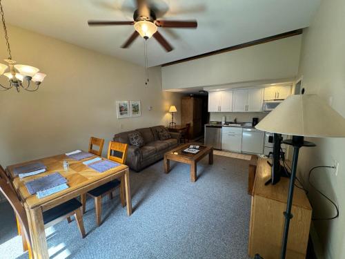 Shadow Mountain Lodge photo 3