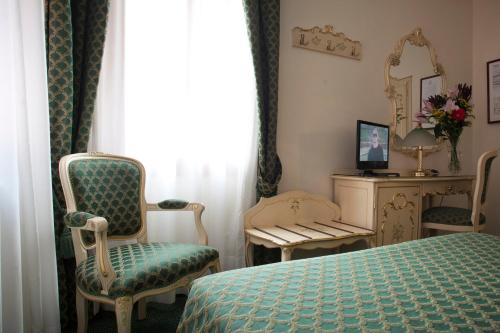 Hotel Commercio & Pellegrino Image