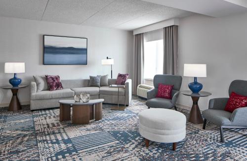 Zona de estar de Delta Hotels by Marriott Toledo