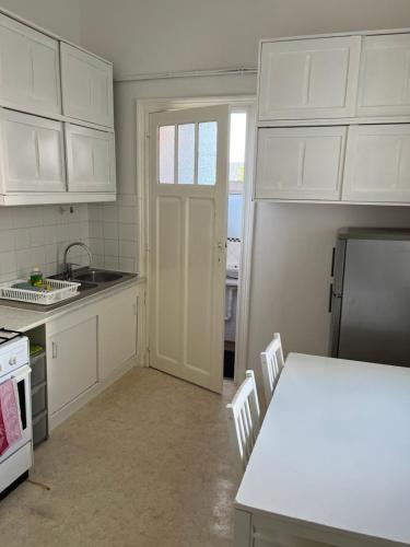 Η κουζίνα ή μικρή κουζίνα στο Brussels city center apartment