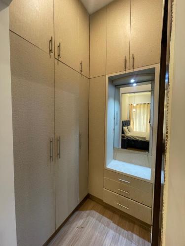 a bathroom with white cabinets and a mirror at Fellows BnB in Dhok Sandemār