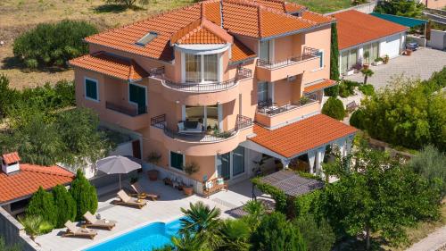 Villa ANITA with private pool, gym, 6 bedrooms, sea view