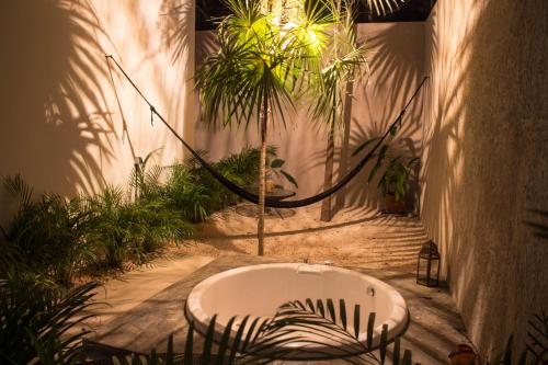 Nomad Humans Coliving Apartmentsにある庭