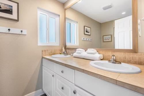 Ένα μπάνιο στο Beachside Oasis in Newport Beach Steps to Balboa Park, Pier, and The Fun Zone!