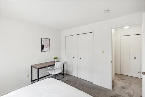 Ένα ή περισσότερα κρεβάτια σε δωμάτιο στο Midtown 3229i Cozy & Comfy I Free Parking