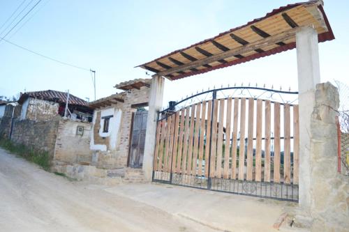 a gate to a house with a fence at Hospedaje San Sebastián in Monguí