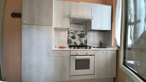 a kitchen with white cabinets and a stove top oven at dalla Linda - a due passi da Fiera Rho e Clinica San Carlo in Paderno Dugnano