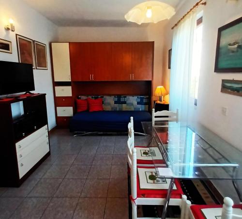 Apartments with WiFi Makarska - 19038