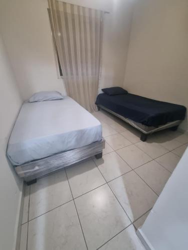 Ένα ή περισσότερα κρεβάτια σε δωμάτιο στο Casa amueblada en Monterrey