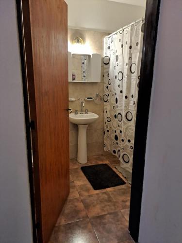 a bathroom with a sink and a shower at Lo de Sanjorge in Villa Cubas