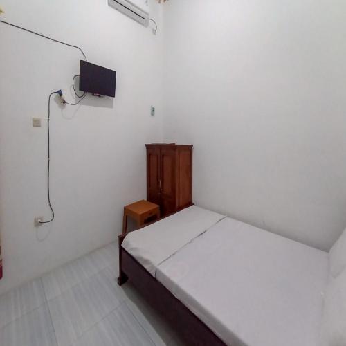 Ένα ή περισσότερα κρεβάτια σε δωμάτιο στο Hotel Grand New Si Jago Mitra RedDoorz
