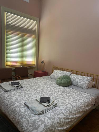 Кровать или кровати в номере HISTORIC STAR LODGE Narrandera