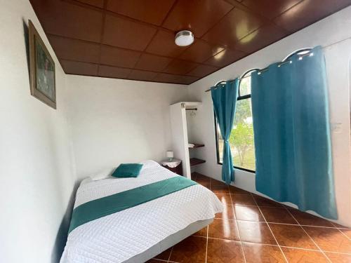 Photo de la galerie de l'établissement Hostal Muro De Las Lagrimas with high speed internet Starlink, à Puerto Villamil