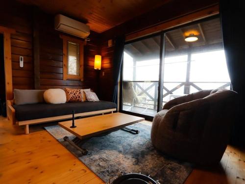 熱海 徒然荘-Atami Tsurezure sou- Log house and SPAにあるシーティングエリア