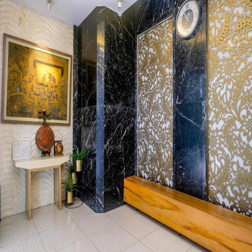 Koupelna v ubytování Sans Hotel Grand Omah Sastro Yogyakarta