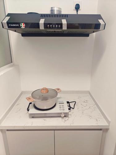 a pan on top of a stove in a kitchen at Cozy Southville Bangi Free parking Wifi Netflix in Bangi
