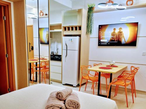 a kitchen and dining room with a refrigerator and a table at Studio Luxo, em Anápolis - Perfeito in Anápolis