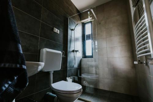 Ένα μπάνιο στο STÉG 12 Apartmanok