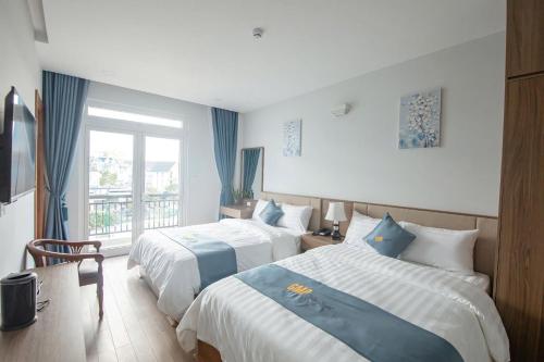 En eller flere senge i et værelse på GMP Valley Hotel DL - by BAY LUXURY