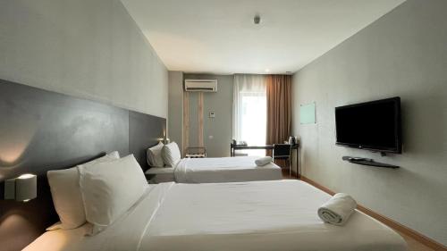 Postel nebo postele na pokoji v ubytování The Leverage Business Hotel - Rawang