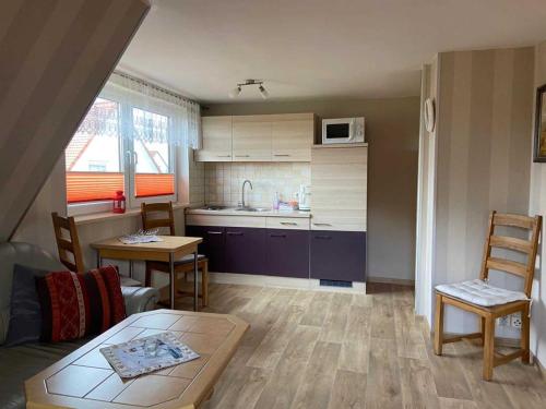 a small kitchen with a couch and a table at Ferienwohnung "Am Norderende" in Vitte